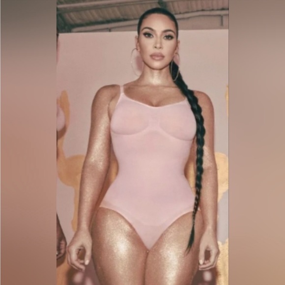 SKIMS Other - SKIMS Sculpting Bodysuit Limited Edition in Quartz Size S/M